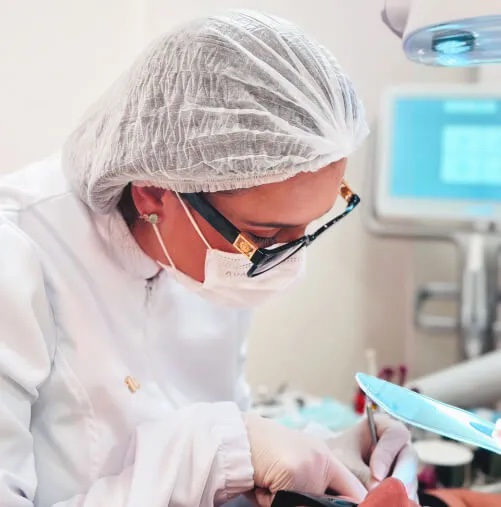 Dra. Lila Bolsanelo - Dentista