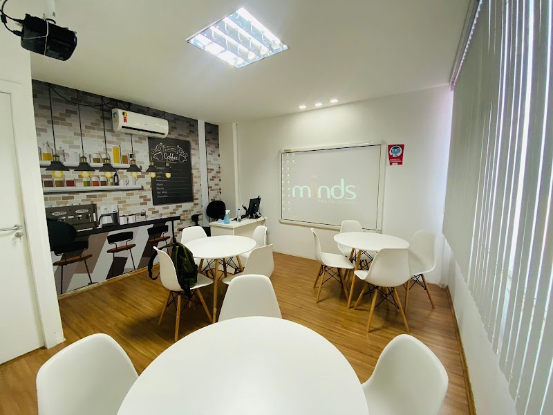 Minds English School - geral em Praia da Costa, Vila Velha/ES - Foto 3